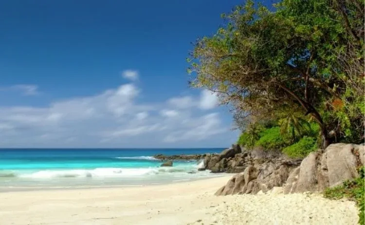 Rekomendasi Pantai di Banten yang Cocok untuk Libur Natal dan Tahun Baru 2026