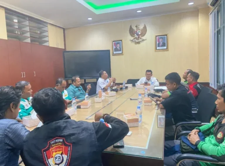 Ruang Ketua DPRD Memanas! Buruh Kendal Desak Sanksi untuk Pejabat Disnaker