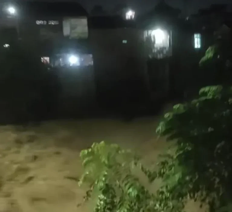 Arus Kali Pedurungan Deras, Warga Semarang Diminta Waspada Potensi Banjir