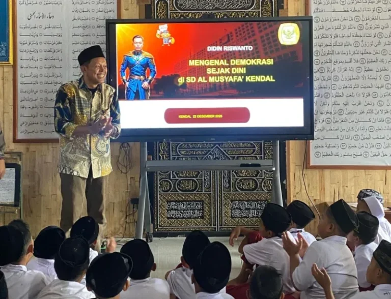 Tanamkan Nilai Demokrasi Sejak Dini, KPU Kendal Sambangi SD Al-Musyafak Ngampel