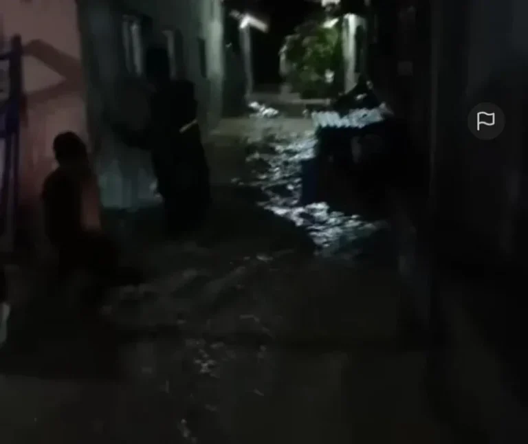 Tanggul Sungai Sumber Jebol, Desa Kedungsana Plumbon Cirebon Terendam Banjir