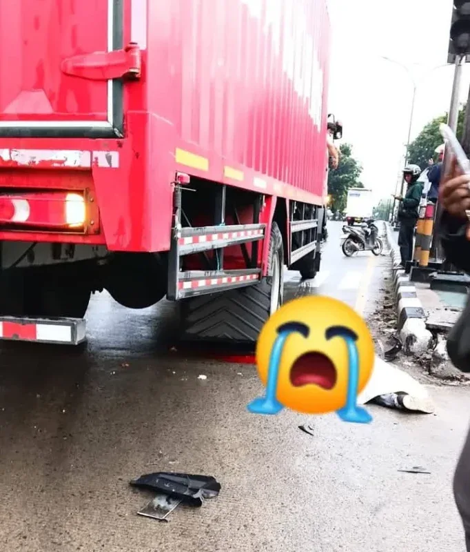 Ngeri! Kecelakaan Maut Gemparkan KIW Semarang, Satu Pemotor Tewas di Tempat