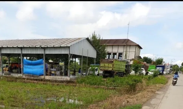 Pasar Kertomulyo Disulap Jadi Parkiran Truk Galian C, Warga Geram