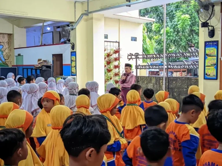 Semester Genap Dimulai, Ratusan Murid SD Muhammadiyah PK Kottabarat Solo Gelar Pagi Ceria