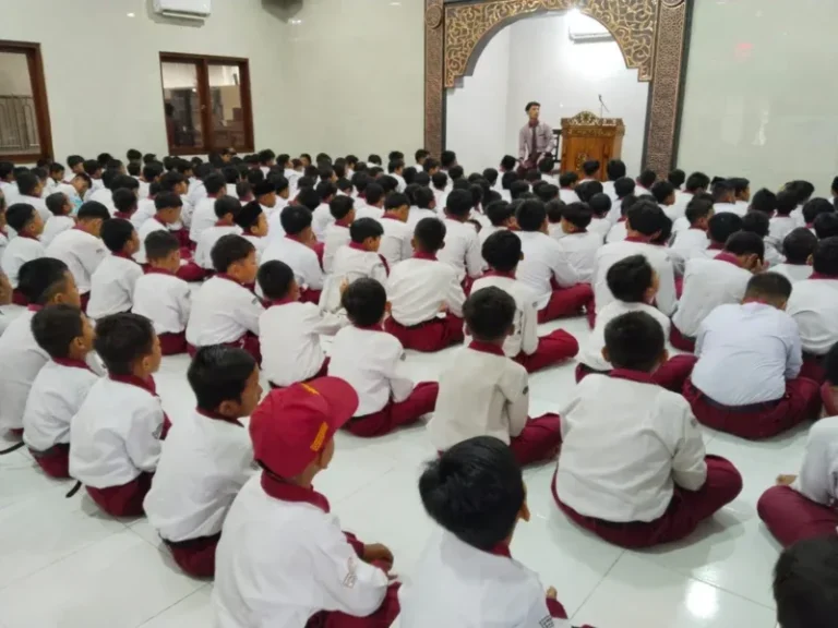 Hari Pertama Sekolah, SD Muhammadiyah PK Banyudono Awali dengan Doa dan Khotmil Al-Qur’an