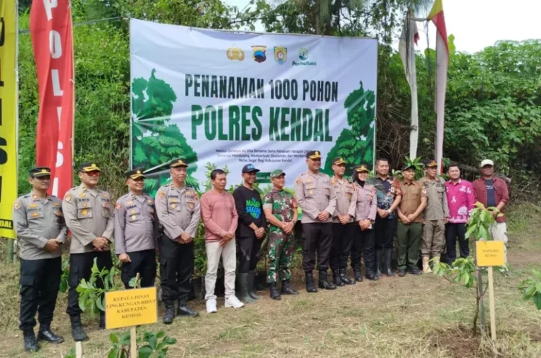 Kepedulian Lingkungan, Polres Kendal Lakukan Reboisasi Kedung Pengilon