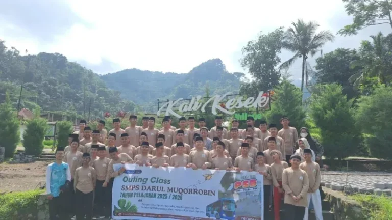 kegiatan outing class SMP Darul Muqorrobin