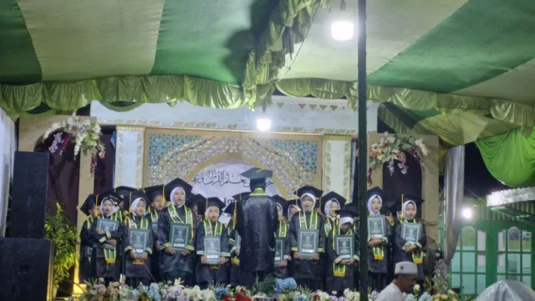 TPQ – MDTU Al Fattah Sukomulyo Mewisuda 29 Santri