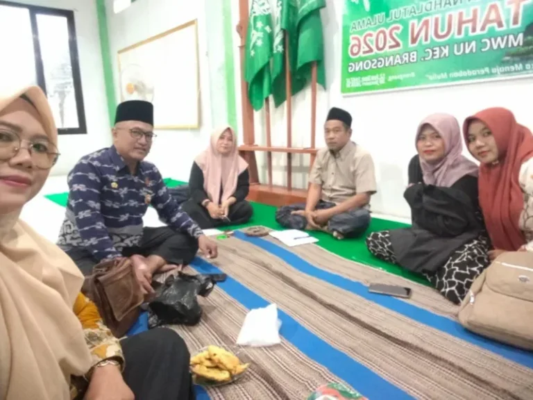 Pengurus dalam Rapat Ramadlan Brangsong membahas program Ramadlan