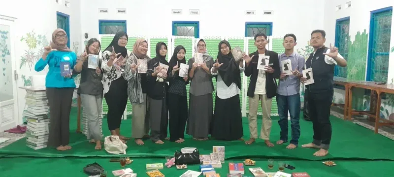 Diskusi bedah buku komunitas literasi Boja Kendal.