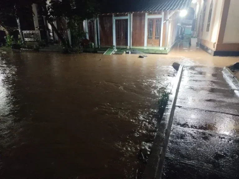 Kali Aji di Hulu Meluap, Warga Brangsong dan Kaliwungu Harap Waspada