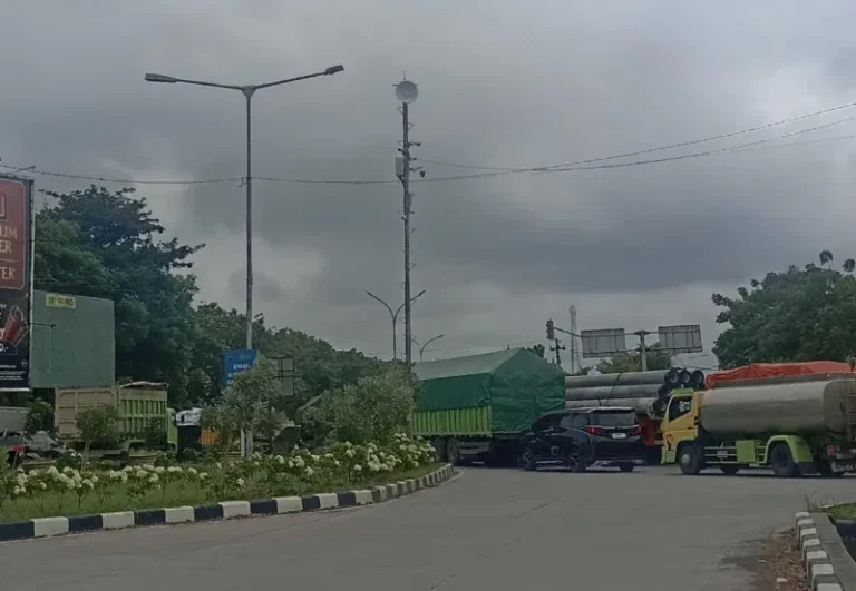 Macet Berkilometer di Jalan Lingkar Demak–Kudus pada Senin Siang