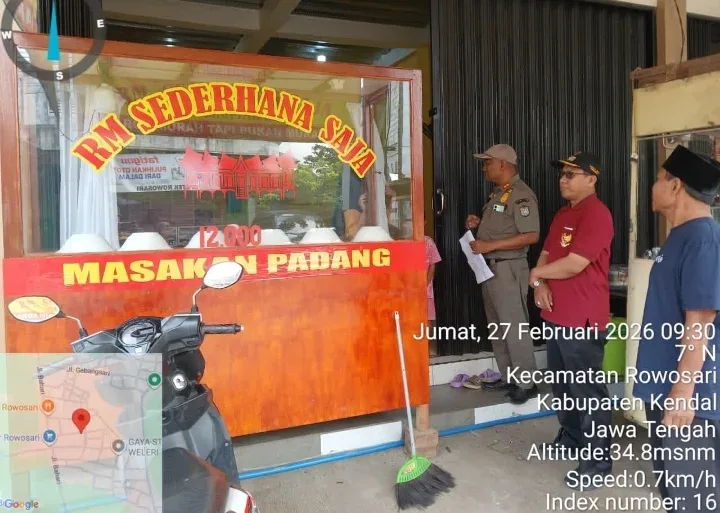 Aparat dan Camat Rowosari Tertibkan Warung Saat Ramadan