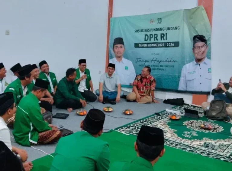 "Peserta mengikuti Penyuluhan KUHP Kendal"