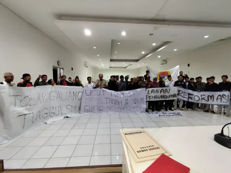 Refleksi Setahun Kepemimpinan Bupati Kendal, Massa Soroti Persoalan Galian C Kendal