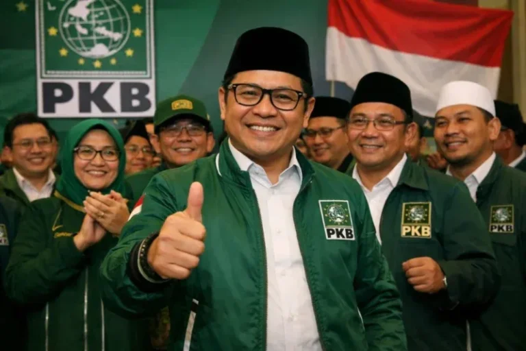 Muhaimin Iskandar atau Cak Imin PKB saat menghadiri kegiatan Partai Kebangkitan Bangsa bersama para kader.