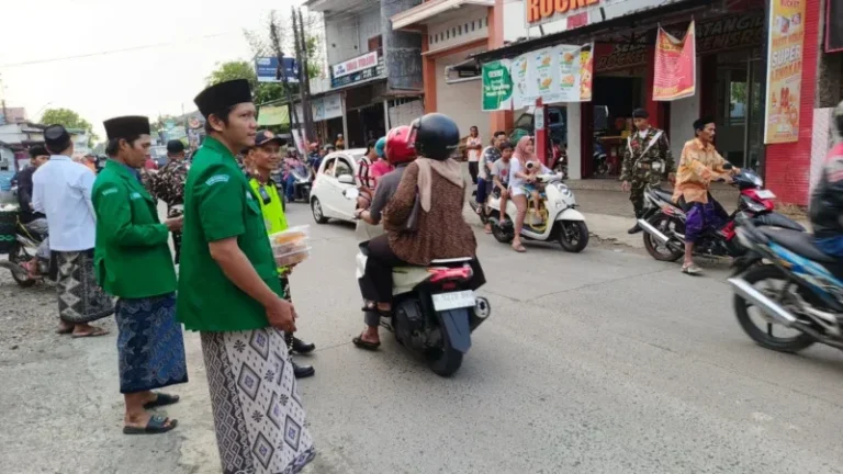 Ansor dan Banser Brangsong Gelar Bagi Takjil dan Buka Puasa Bersama di Bulan Ramadan