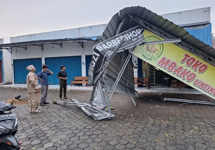 Hujan Deras dan Angin Kencang Terjang 7 Kecamatan di Kendal