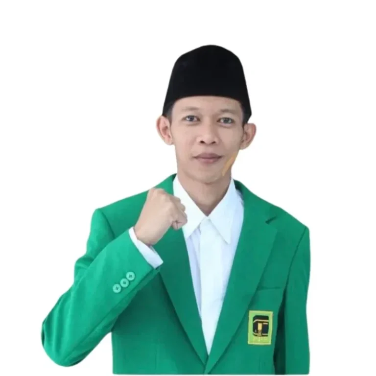 Ketua GPK Kendal, Gus Kafi, menyampaikan sikap tegas di hadapan anggota saat memimpin persiapan investigasi izin warung babi dan peredaran miras di Kaliwungu.