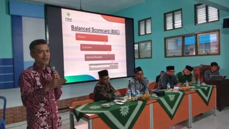 PWM Jawa Tengah dorong PDM Kota Magelang terapkan KPI untuk organisasi profesional melalui kegiatan turba dan diskusi evaluasi program.