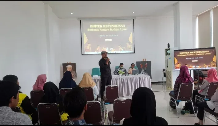 Bimtek Kepenulisan Kendal bersama narasumber Lesbumi NU di Perpusda Kendal