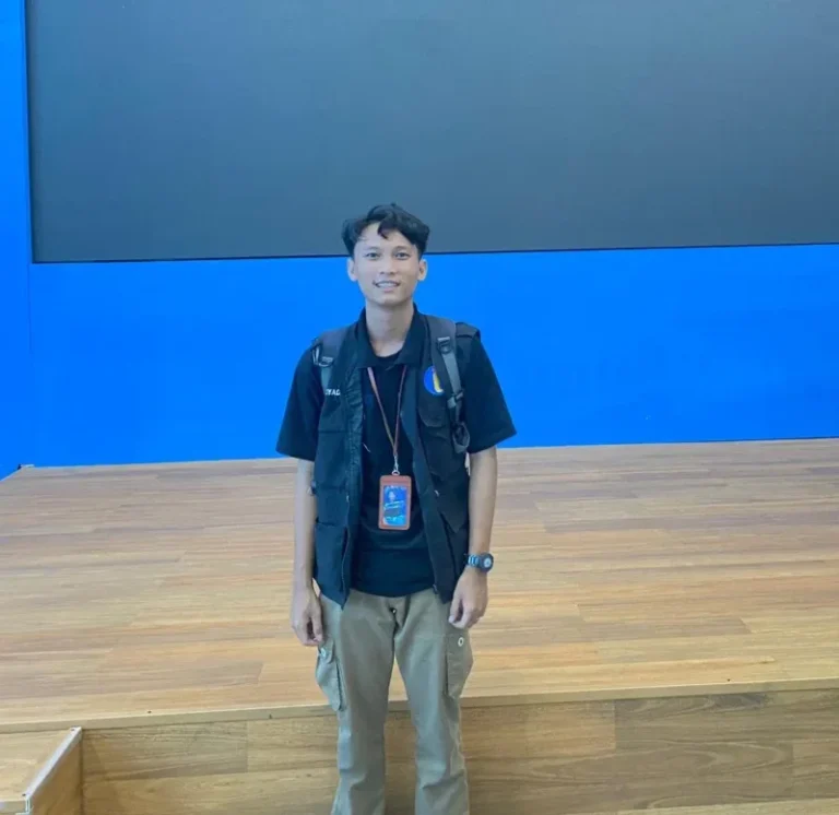 Irsad Akil menerima predikat peserta terbaik jenjang muda dalam Uji Kompetensi Wartawan (UKW) Solopos 2026 di Surakarta.