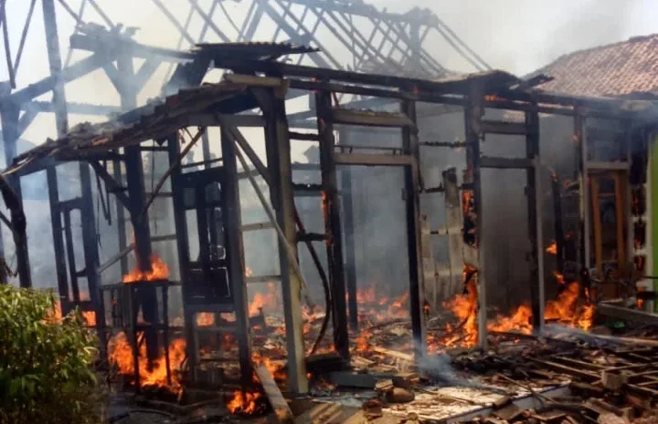 Ludes! Kronologi Kebakaran di Bulak Rowosari Kendal