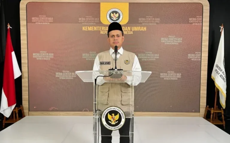 Kepala Biro Humas Kemenhaj, Moh. Hasan Afandi, menyampaikan komitmen pemerintah dalam mencegah praktik haji ilegal di Media Center Haji Jakarta, Sabtu (2/5/2026). (MCH 2026)