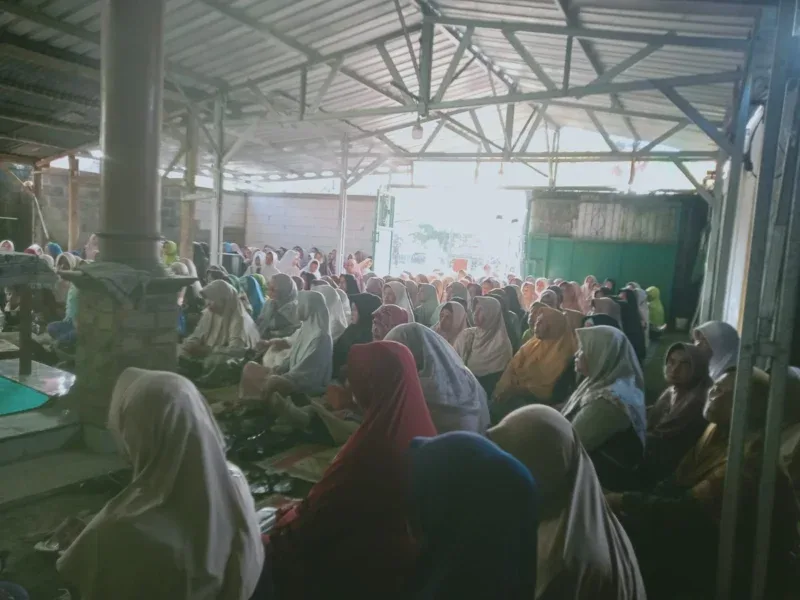 Ratusan Nahdliyin menghadiri kegiatan Selapan Ahad Pahing di Gedung MWC Nahdlatul Ulama NU Singorojo, Minggu (10/5/2026).