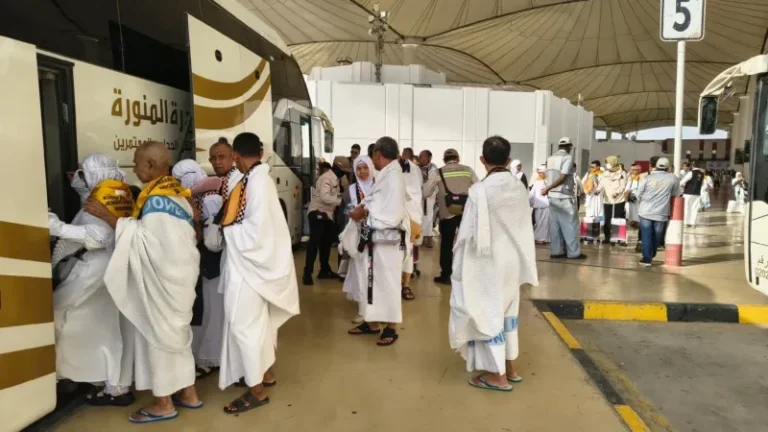 Jemaah SUB 71 tiba di Bandara Internasional King Abdul Aziz, Jeddah, Arab Saudi. (Foto: Ahsan Fauzi / MCH 2026)