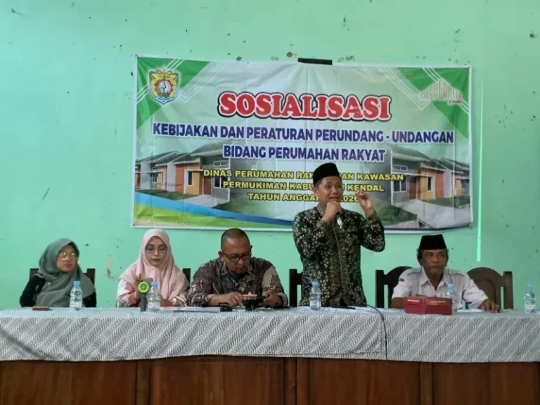 Anggota DPRD Kabupaten Kendal dari Fraksi PPP bersama BSI Kendal saat menggelar sosialisasi pengolahan sampah ramah lingkungan di Aula Kantor Desa Getas, Kecamatan Singorojo, Rabu (13/5/2026).
