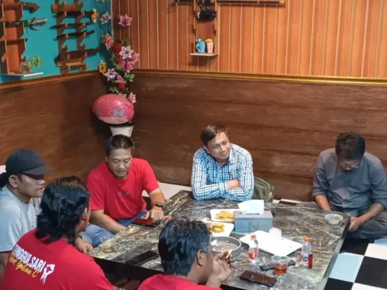 Aksi penolakan rencana tambang Galian C Tunggulsari oleh warga dan tokoh masyarakat setempat.