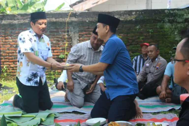 Yoyok Sukawi saat menghadiri peresmian Dapur SPPG di desa Tunggulsari berharap agar sektor ekonomi warga meningkat