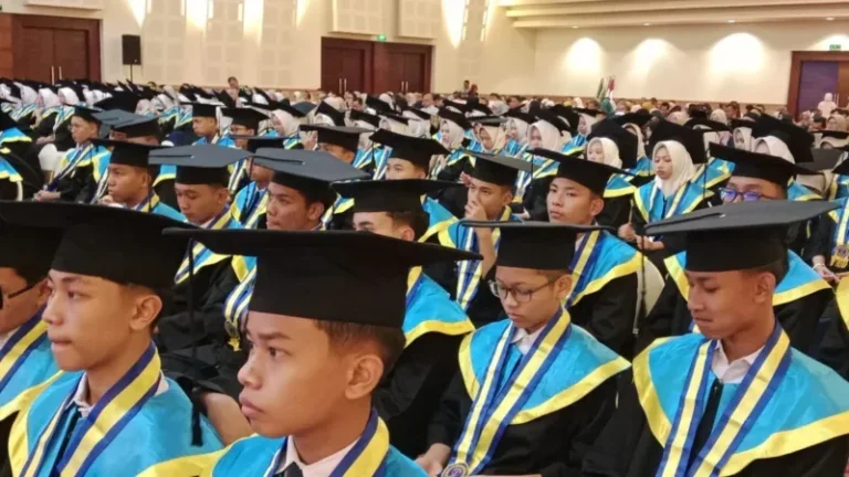 Foto : Peserta khutbah Wada angkatan 8 beserta orang tua di Ballroom Artos Magelang