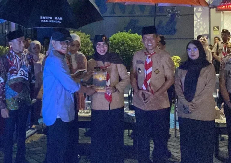Peluncuran buku antologi cerpen Semburat Mentari di Balik Jeruji dalam rangka peringatan Hari Anti Narkotika Internasional (HANI) 2026 di Kantor BNN Kabupaten Kendal