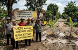 Protes Keras Warga Blora, Gubernur Jawa Tengah Diganjar “Kartu Kuning”