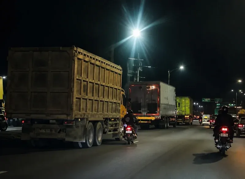Truck kembali memenuhi batas kota Kendal dan Semarang