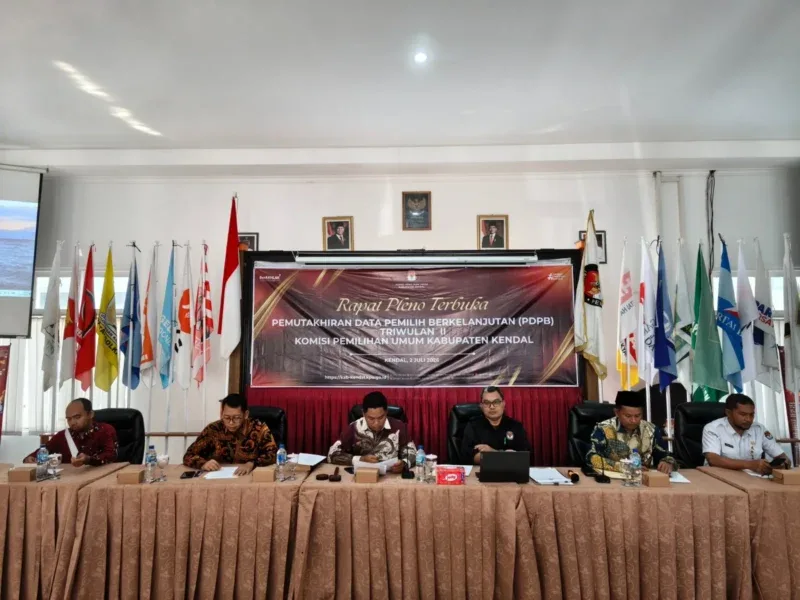 KPU Kabupaten Kendal menetapkan jumlah pemilih sebanyak 835.604 orang dalam Rapat Pleno Terbuka Pemutakhiran Data Pemilih Berkelanjutan Triwulan II Tahun 2026.