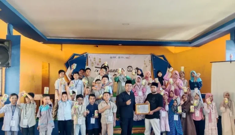 Foto : Peserta pesantren holiday foto bersama setelah mengikuti acara motivasi disesi pertama