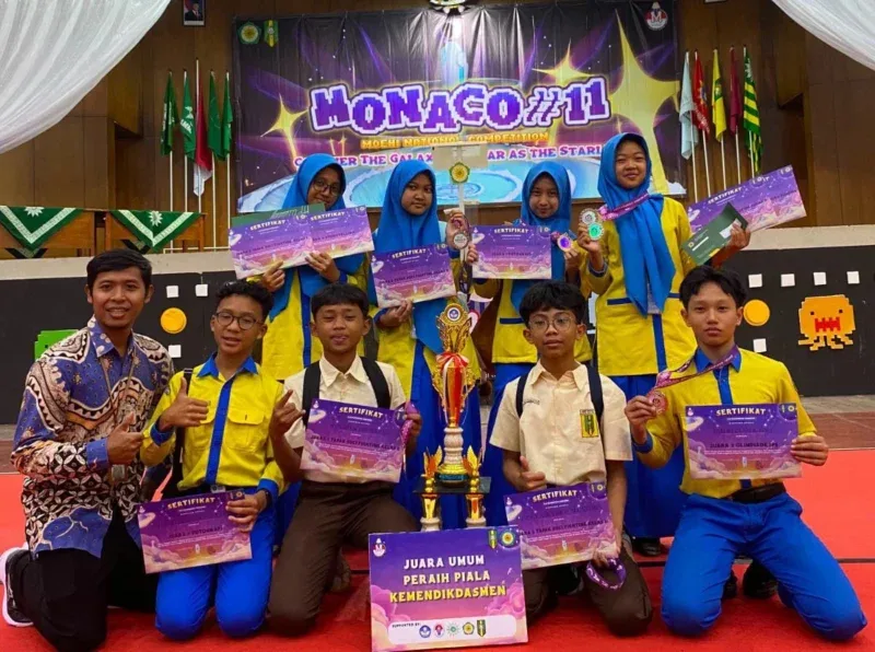 SMP Mutual Kota Magelang meraih juara umum MONACO dan menerima piala bergilir dari Kemendikdasmen Republik Indonesia.