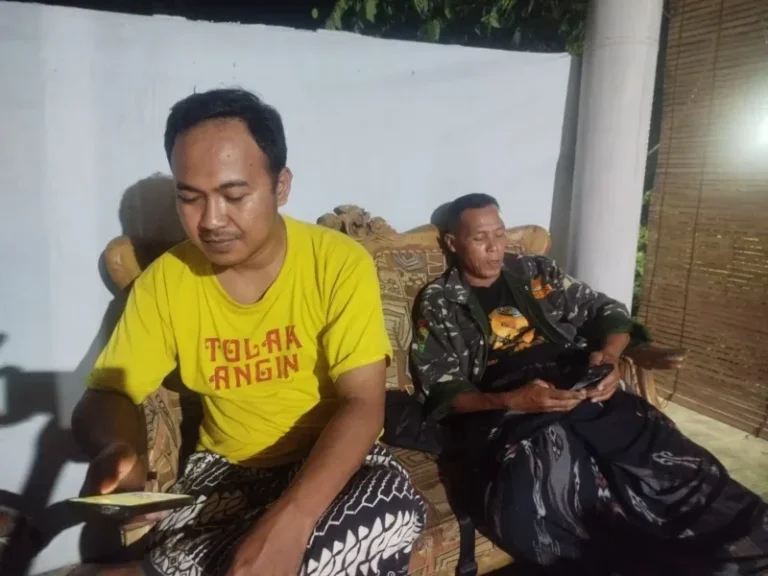 Tokoh pemuda Sidorejo, Faizin, menyampaikan keresahan warga terkait potensi dampak tambang galian C Tunggulsari terhadap banjir, kerusakan jalan, debu, dan kondisi jalan saat hujan.