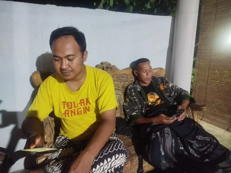 Tokoh pemuda Sidorejo, Faizin, menyampaikan keresahan warga terkait potensi dampak tambang galian C Tunggulsari terhadap banjir, kerusakan jalan, debu, dan kondisi jalan saat hujan.